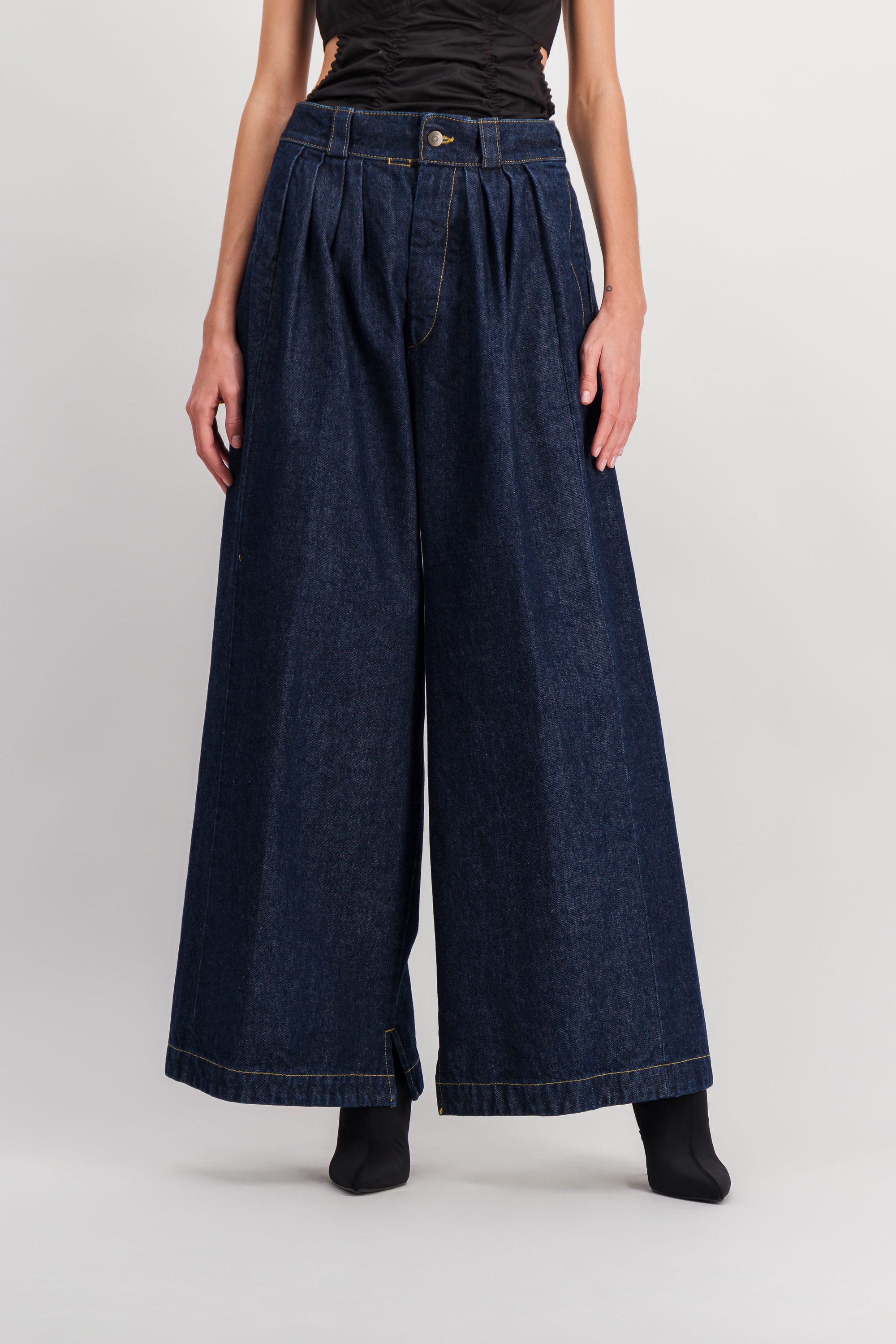 Maison Margiela Pleated Wide-leg Denim Pants In Blue | ModeSens